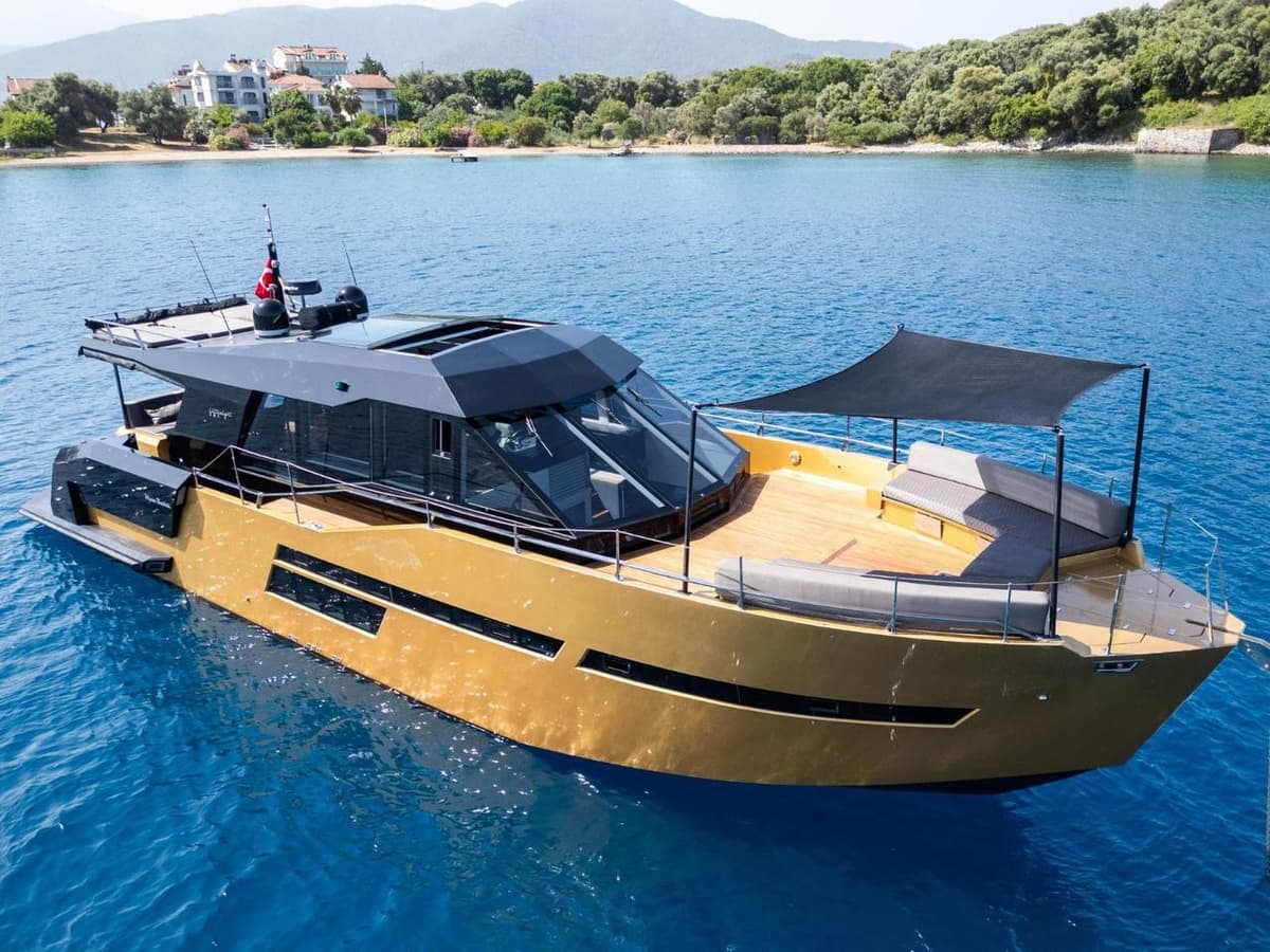 Göcek'te 18 Metre Motoryat - 3