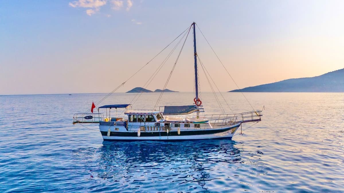 Kalkan'da 12 Kişilik Kiralık Gulet - 1