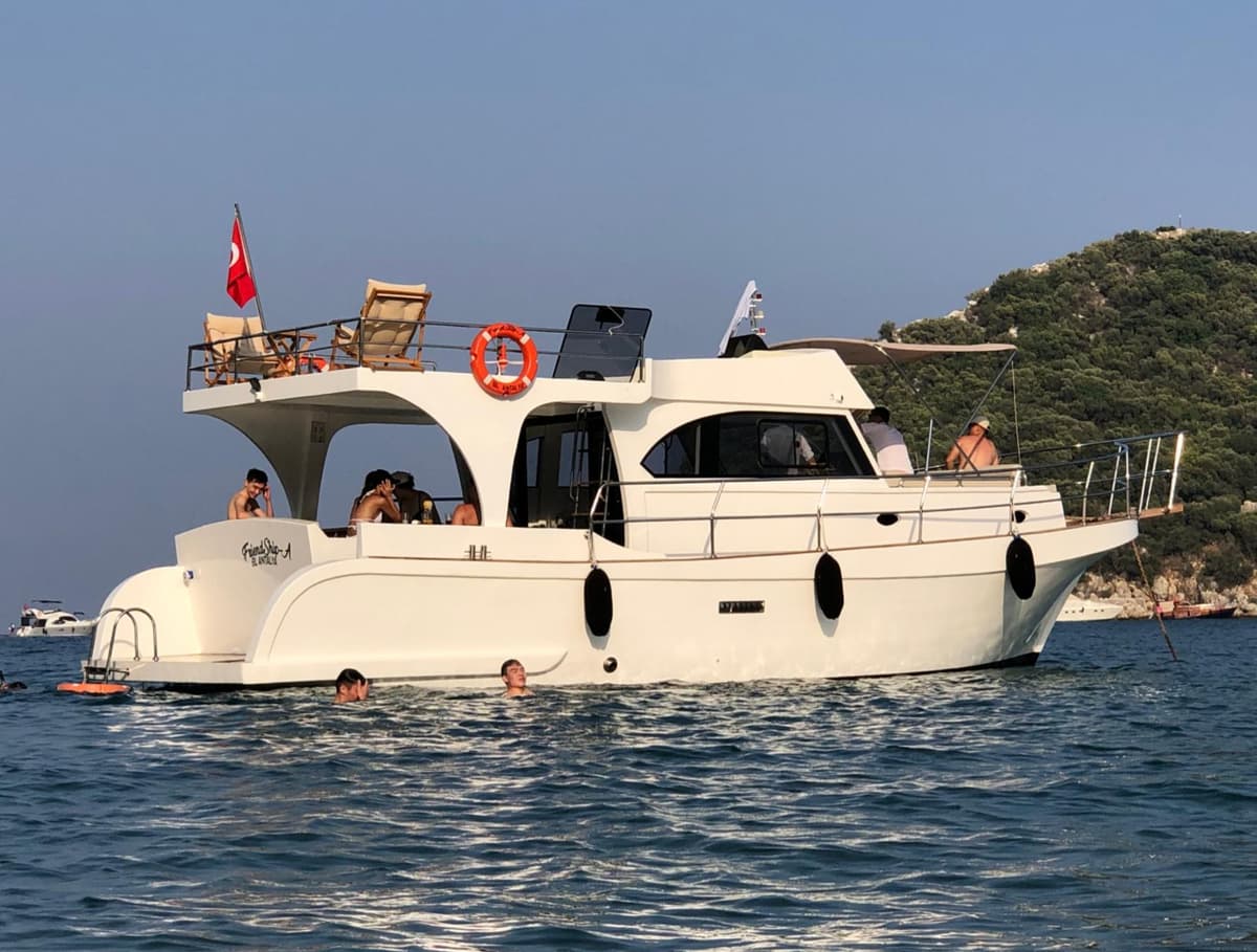 Antalya'da 12 Metre Günübirlik Motoryat - 1