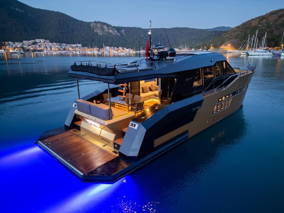 Göcek'te 18 Metre Motoryat - 5